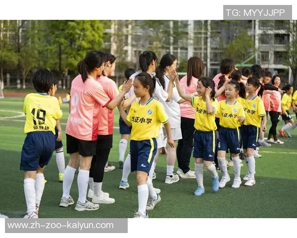 足球三姐妹的梦想与奋斗：她们如何在绿茵场上书写传奇人生